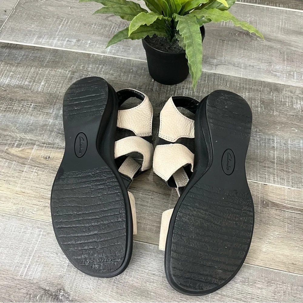 CLARKS Reid Delmar Nubuck Light Tan Leather Sandal Size 9 - Picture 9 of 9